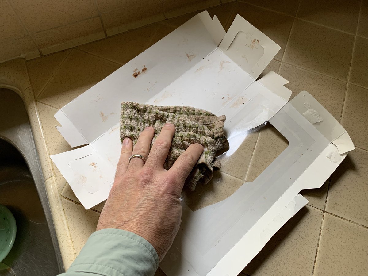 patrecycles's tweet photo. #PlasticWindows
How to responsibly enjoy a classic Franz chocolate donut:
1. Finish donut (with coffee).
2. Wipe off chocolate residue.
3. Remove window.
4. Recycle flat paper box.
5. Trash the plastic window.
6. Get more donuts!
#RecycleRight https://t.co/UUUjgJt6qw