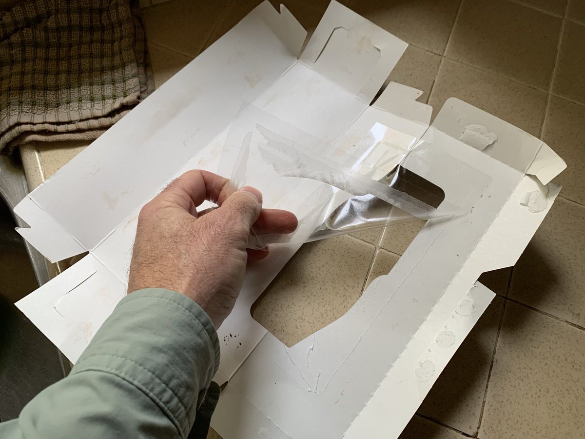patrecycles's tweet photo. #PlasticWindows
How to responsibly enjoy a classic Franz chocolate donut:
1. Finish donut (with coffee).
2. Wipe off chocolate residue.
3. Remove window.
4. Recycle flat paper box.
5. Trash the plastic window.
6. Get more donuts!
#RecycleRight https://t.co/UUUjgJt6qw