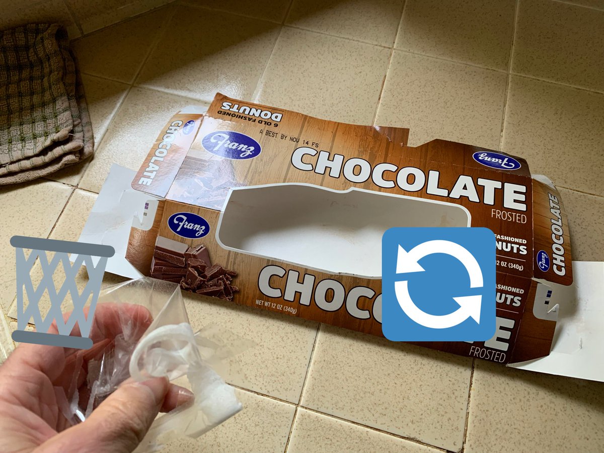patrecycles's tweet photo. #PlasticWindows
How to responsibly enjoy a classic Franz chocolate donut:
1. Finish donut (with coffee).
2. Wipe off chocolate residue.
3. Remove window.
4. Recycle flat paper box.
5. Trash the plastic window.
6. Get more donuts!
#RecycleRight https://t.co/UUUjgJt6qw
