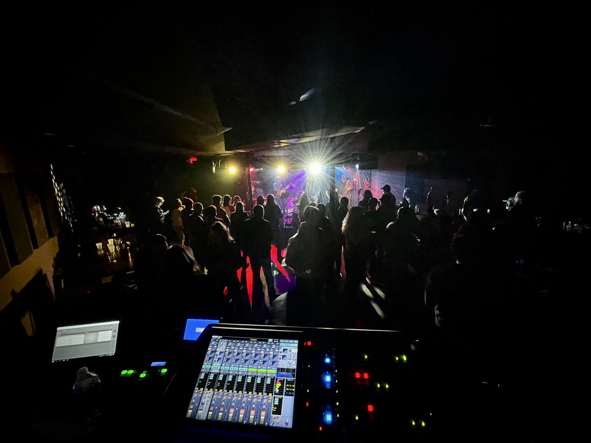 Yesterday was a blast! Stellar show incoming tonight! 

Obligatory “at the board” shot from last night 🙃￼ 😜