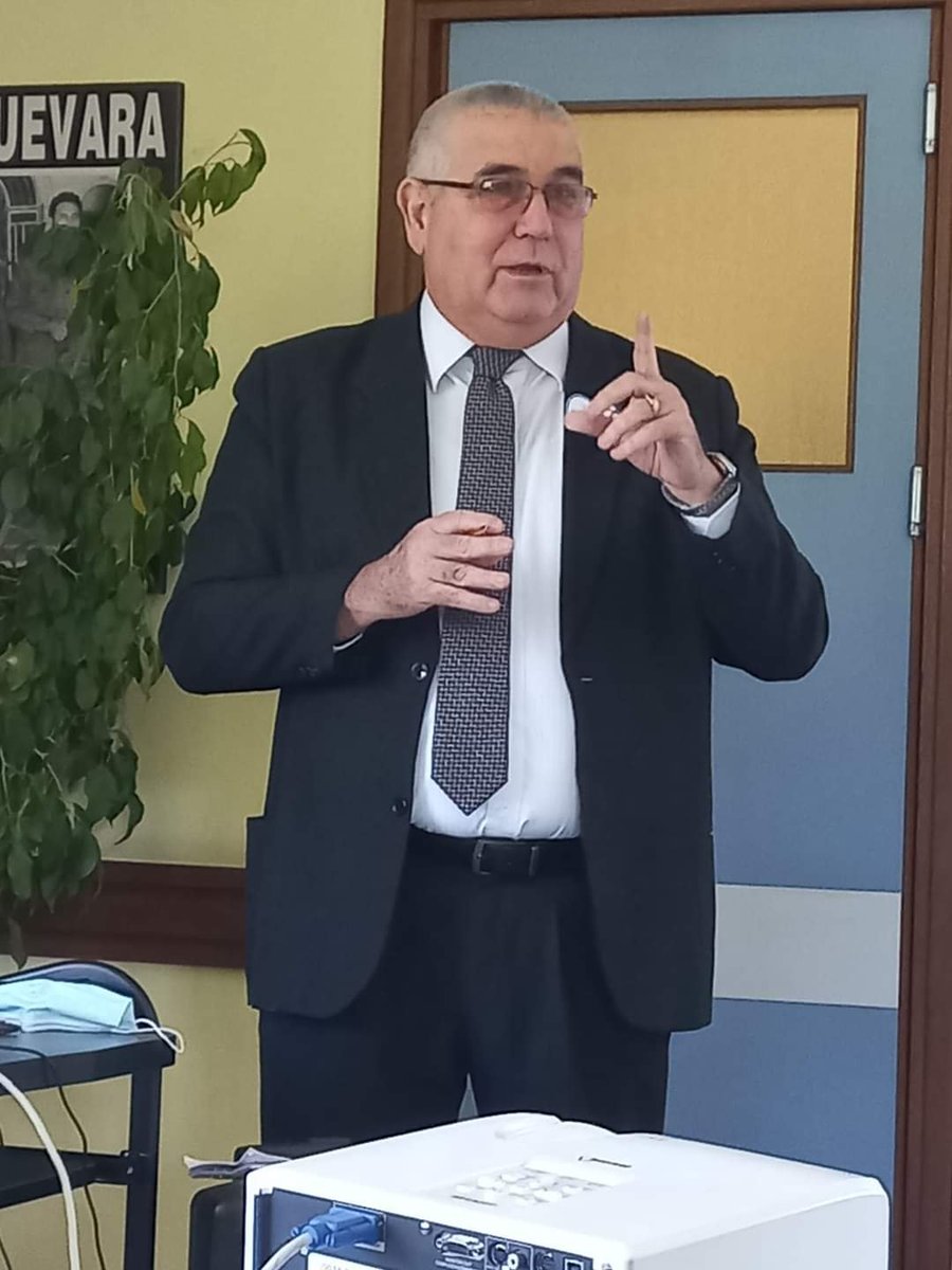 OdalysFerOliver's tweet photo. Disertación brillante sobre las vacunas cubanas expone el doctor José Hernández jefe de la BMC en Uruguay celebrando el día de la Medicina Latinoamérica.
#CubaPorLaVida 
#CubaCoopera https://t.co/sDqIRbXYUb