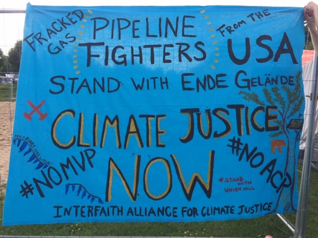 geoyapti's tweet photo. Dec 11, 1-4pm #RVA
KEEP MOMENTUM β¬οΈ
#NoACP (we won)
#NoMVP (slowly winning)
#NoCPLLC (we will win with @VAStateCorpComm)
#NoVRP (we will win @FERC)
No new fracked gas in VA: it's dirty & divisive
#WeAreAllUnionHill
#WeAreAllCharlesCity
#WeAreAllBanisterDistrict
#ChickaCheck https://t.co/jMXVW9gW6k