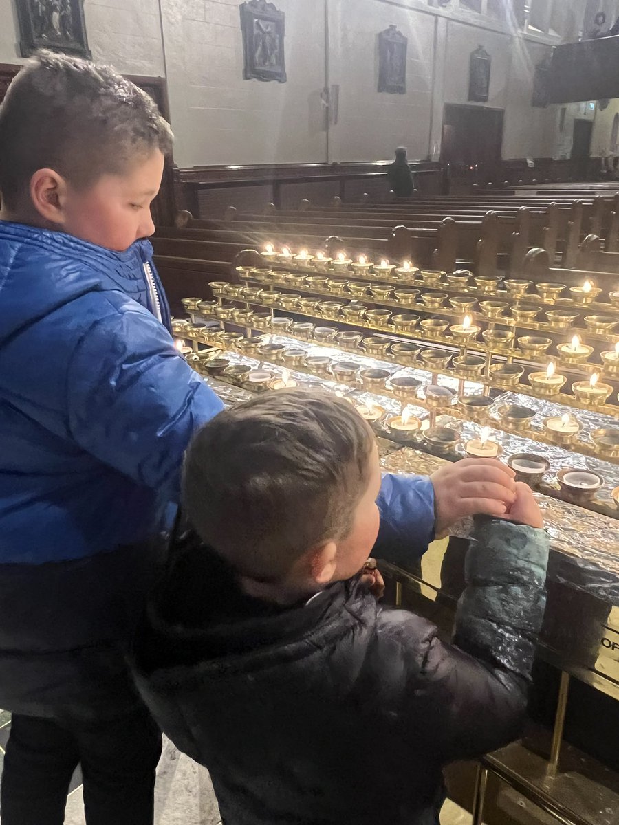 letsfindlisa's tweet photo. Tonight when out in Belfast Xmas shopping we stopped off to light a candle and say a prayer for Lisa to be returned to us. Lisa is a massive part of my kids lives too. Was emotional seeing them light the candle #letsfindlisa #charlotteslaw #themissingissue https://t.co/0nDsF5MoZg