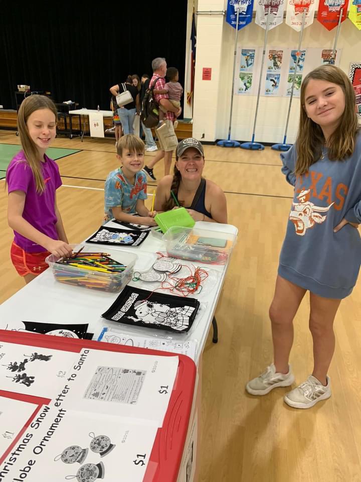 Student Council members were busy volunteering at Breakfast with Santa this morning! 🎅🏻👍🏼🎄