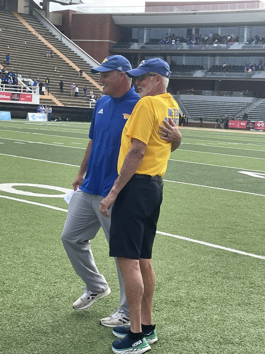 Dr_Beisel's tweet image. Congratulations to @CoachBilderback and his Wildcats on winning the 4A State Championship!💙💛