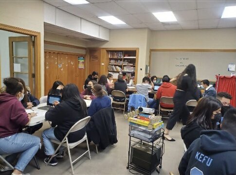 _ACLAMO_'s tweet photo. The students from ACLAMOโs ADELANTE program met this last Friday to keep working on their college applications and their essays! Amazing opportunity! #aclamoyouthprogram We are ACLAMO ๐๐งก https://t.co/A2FptETVNH