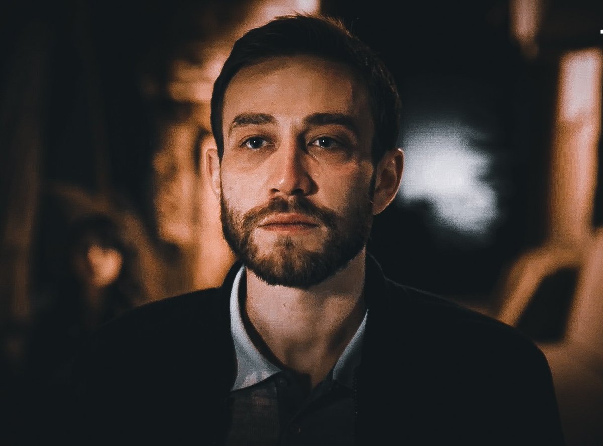 Bir yaram var. 
Adı;Çocukluğum...

#GönülDağı #BabaOlmak