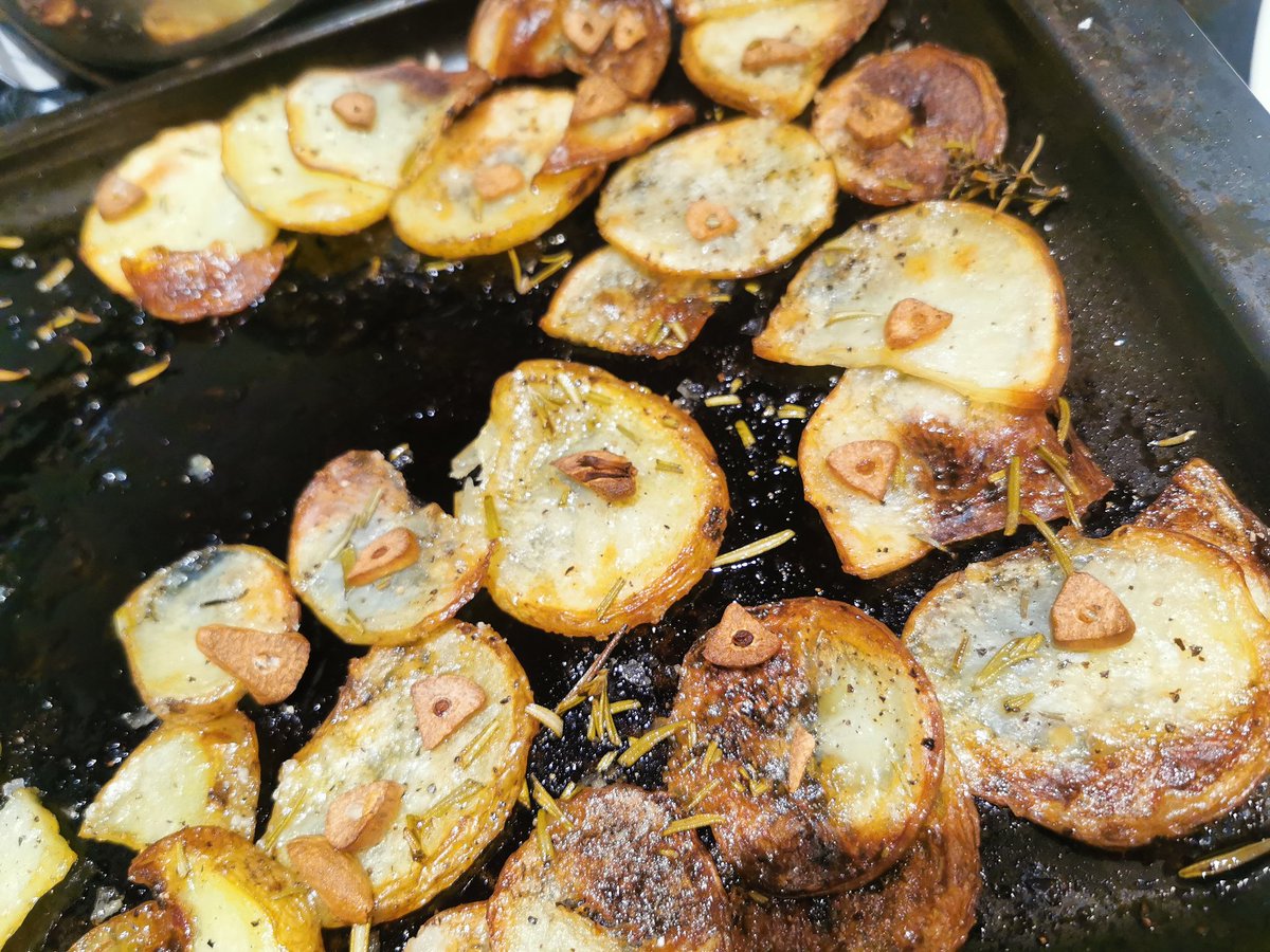 JOC456's tweet photo. OMFG! Just cooked up these bad boys from @MeatMattersltd with some homemade garlic and rosemary potatoes. Wow! Outstanding 👏👏 https://t.co/BnHX81Lbw4