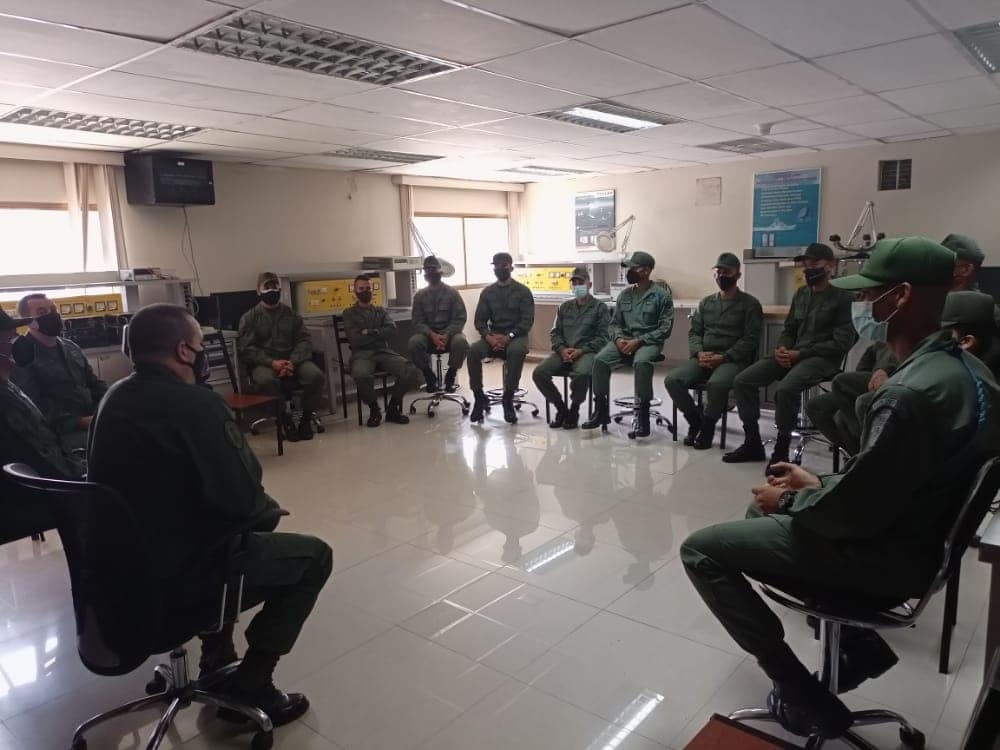 ArmadaFANBVzla's tweet photo. #DeInteres || Cumpliendo lineamientos del ALM @Alexjv44 Cmdte Gral de la @ArmadaFANBVzla el VA @hectordeabreu @ABdnatec efectuó revista en la @AB_BRIMF6, corroborando el estado de las Instalaciones, Áreas de Habitabilidad, Bienestar de la Dotación y Nivel de Apresto Operacional https://t.co/IRCf4mXdhl