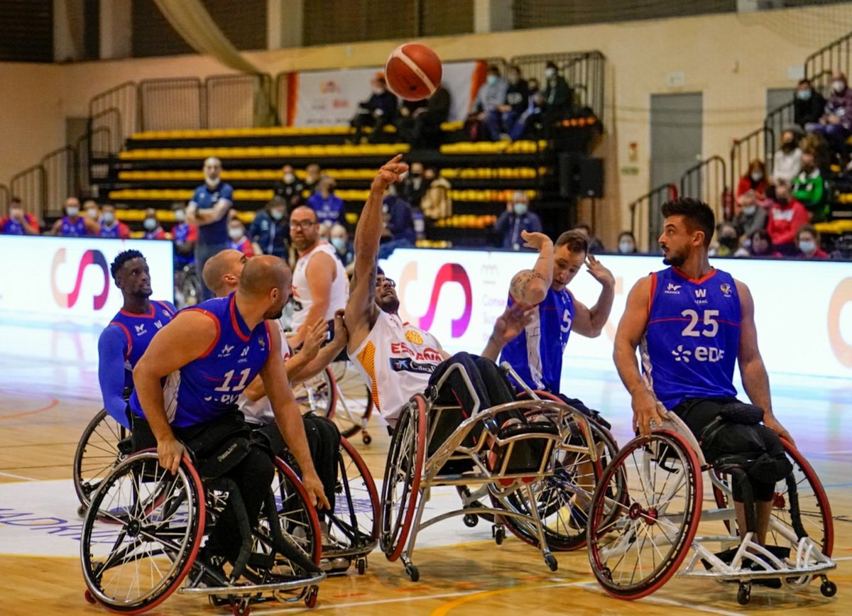 FEDEDDF's tweet photo. España debuta en el Europeo BSR de @MADRID con victoria sobre Francia

🇪🇸  64 - 61 🇫🇷
'Pincho' Ortega 14 puntos
Asier García 9 asistencias y 7 rebotes
#TeamESP 🏀🏀
#ECMWA2021 @IWBFEurope https://t.co/TinfAqmYUG