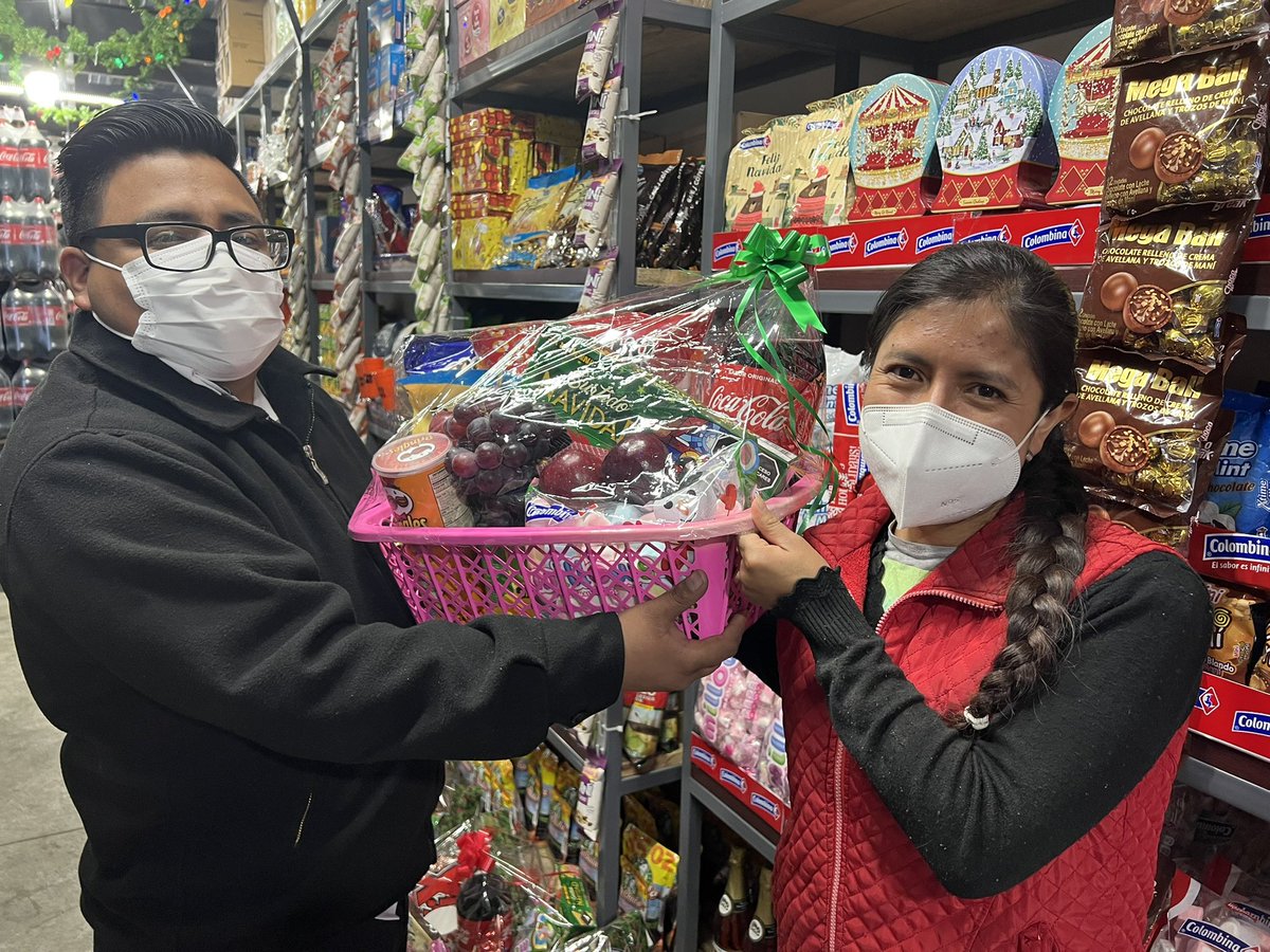 lavozdexela's tweet photo. LAS MEJORES CANASTAS NAVIDEÑAS SON DE REX | Ella es la segunda ganadora de nuestras fabulosas canastas. Sigue participando y ganando. Esta es la siguiente promo, el sorteo es hoy: https://t.co/4dDz0jSPVr
#DistribuidoraRex https://t.co/RLxHOC6WdD