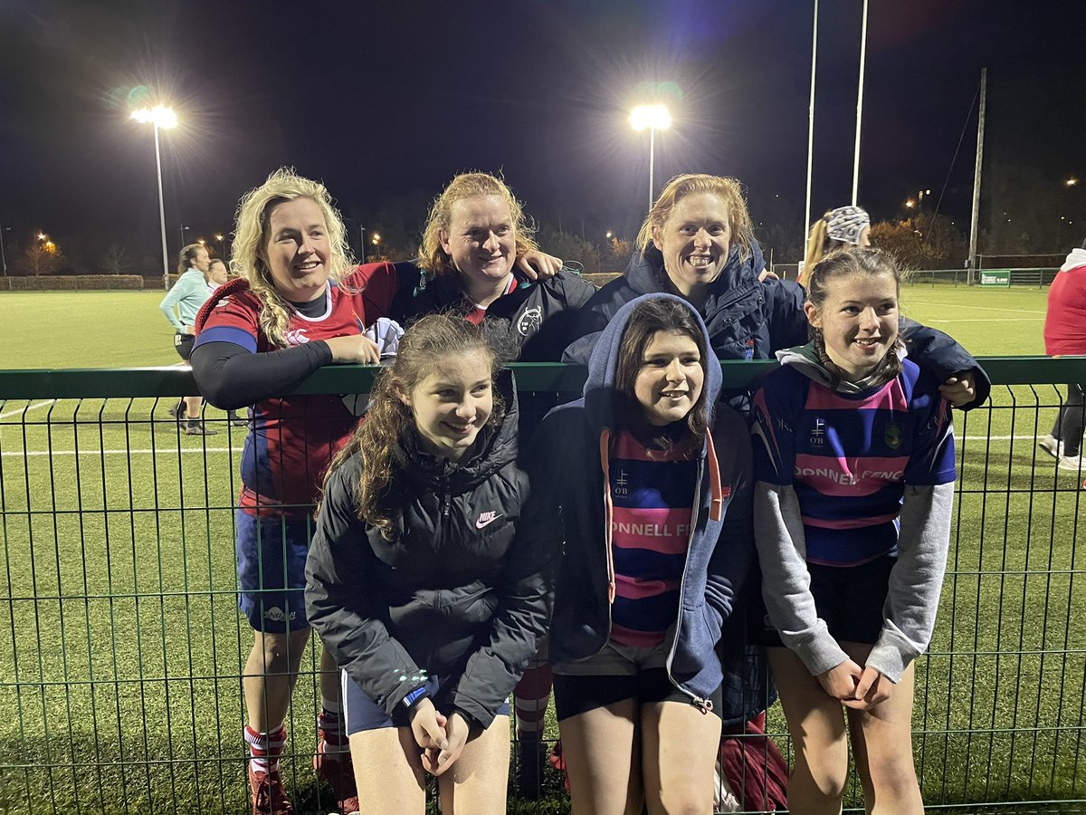 SteedFiona's tweet photo. Some future @MunsterWomen stars from @fethard_rfc meet current @Munsterrugby stars from @ulbohemianrfc @sheehan_kate @fionareidy3 @SarahQuin85 #meetingrolemodels #NothingLikeIt https://t.co/QZxRYUpkkR
