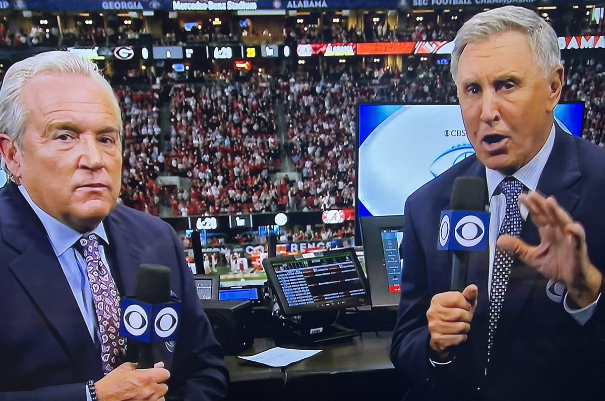 jasonfitz's tweet photo. I can’t be the only person that sees this every Saturday, right? https://t.co/JFrTx2CipK