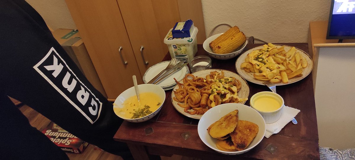 iviandstuff's tweet photo. Apropos ne Tonne Essen 😂 #FriendlyFire7 Es ist einfach DAS Happening des Jahres!! https://t.co/ibhMXxa5f5