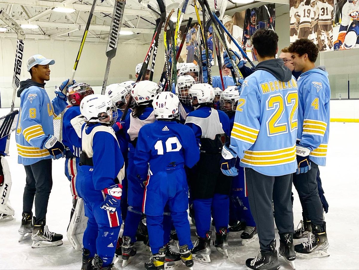 LIUMHockey's tweet photo. Your @LIUAthletics Sharks spent this afternoon working with the Long Island Gulls 2010 team 🦈🙌🏻 Thank you for being a part of our Shark Family! #GivingBack #FutureSharks https://t.co/dSdQptWgbk