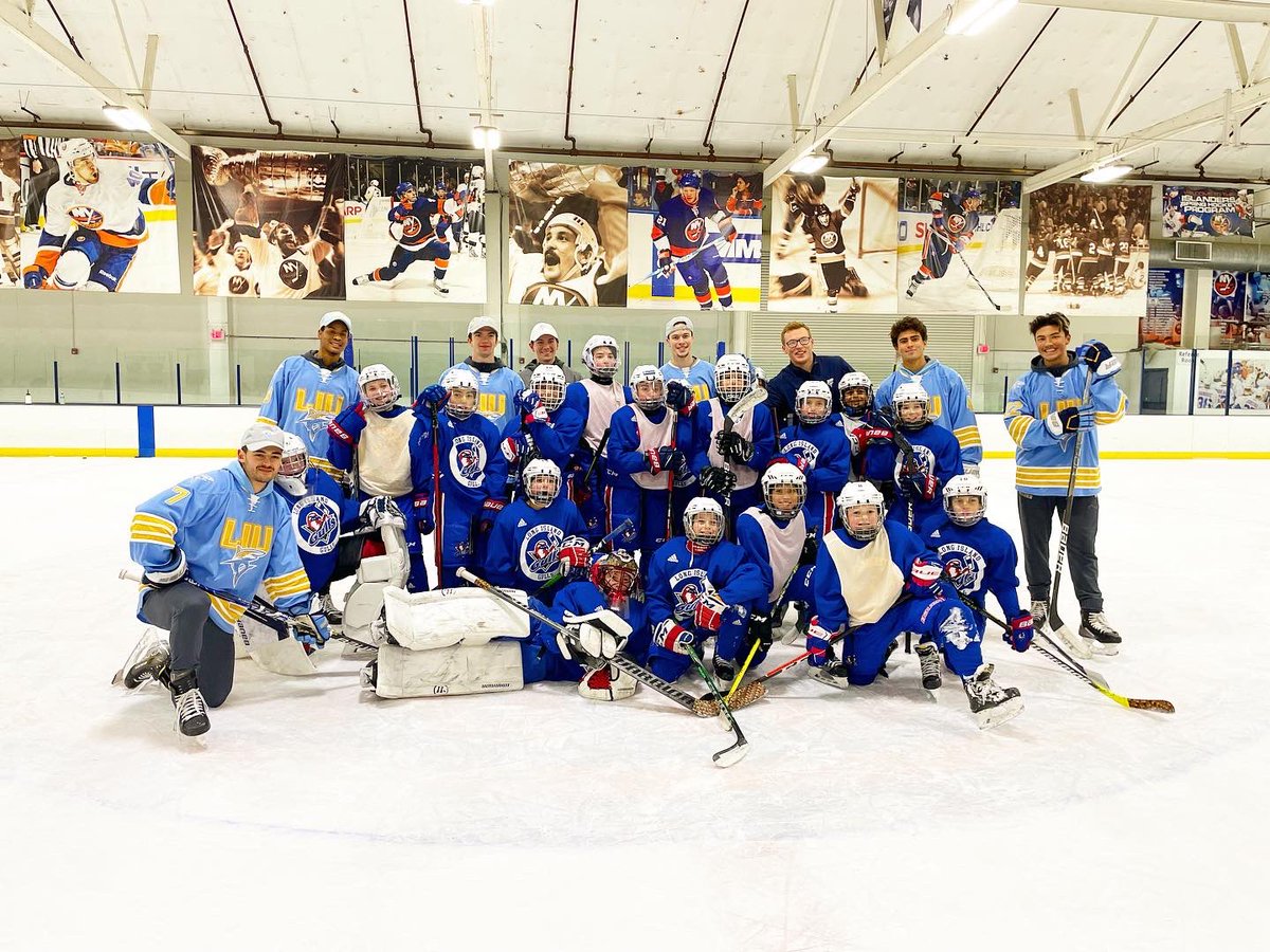 LIUMHockey's tweet photo. Your @LIUAthletics Sharks spent this afternoon working with the Long Island Gulls 2010 team 🦈🙌🏻 Thank you for being a part of our Shark Family! #GivingBack #FutureSharks https://t.co/dSdQptWgbk