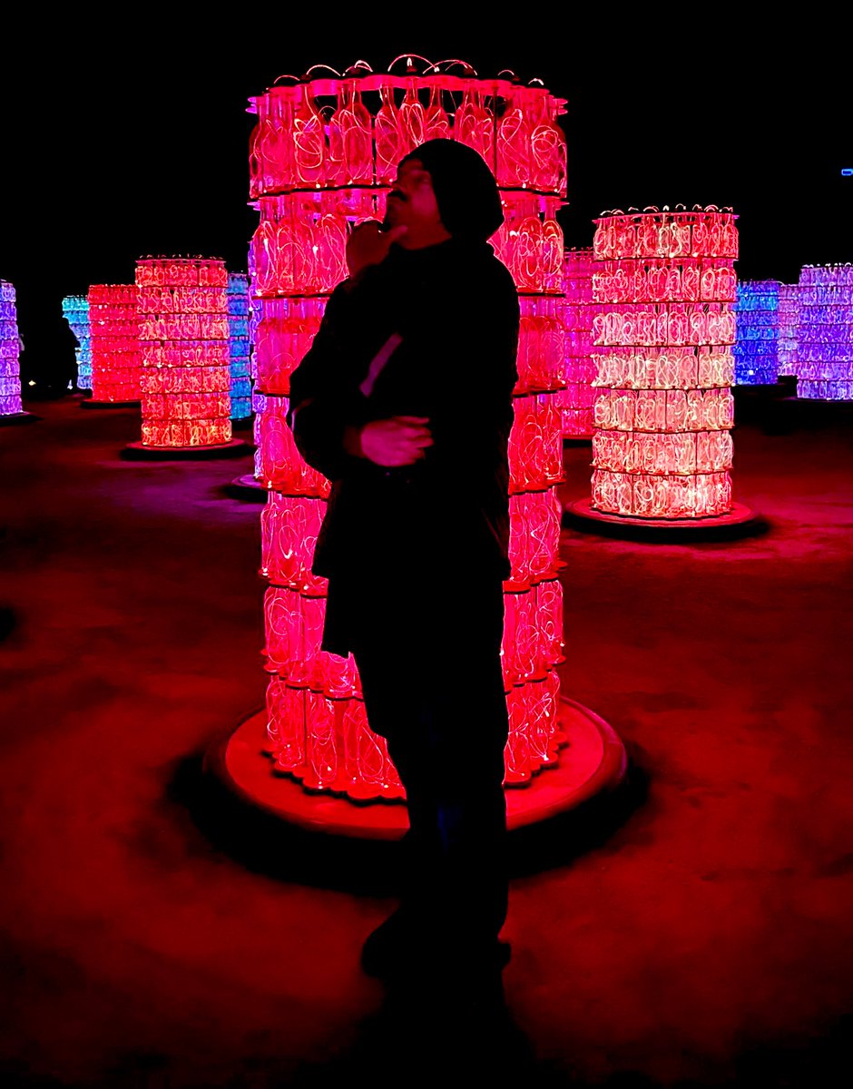 86Cujo's tweet photo. red skies @ night, Cujo’s delight.
#fieldoflights #pasorobles https://t.co/jzppr4AraQ