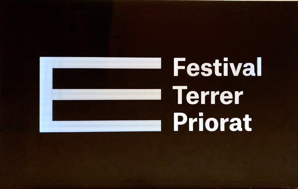 marcdomenech1's tweet photo. “Tot centre necessita d’una perifèria per subsistir” (Clara Peya)

Que bé tenir concerts així al Priorat! Bellugant consciencies, difuminant els limits… @clara_peya @festival_terrer @TeatreArtesana #Falset #Priorat https://t.co/fgLTKsq8Ad