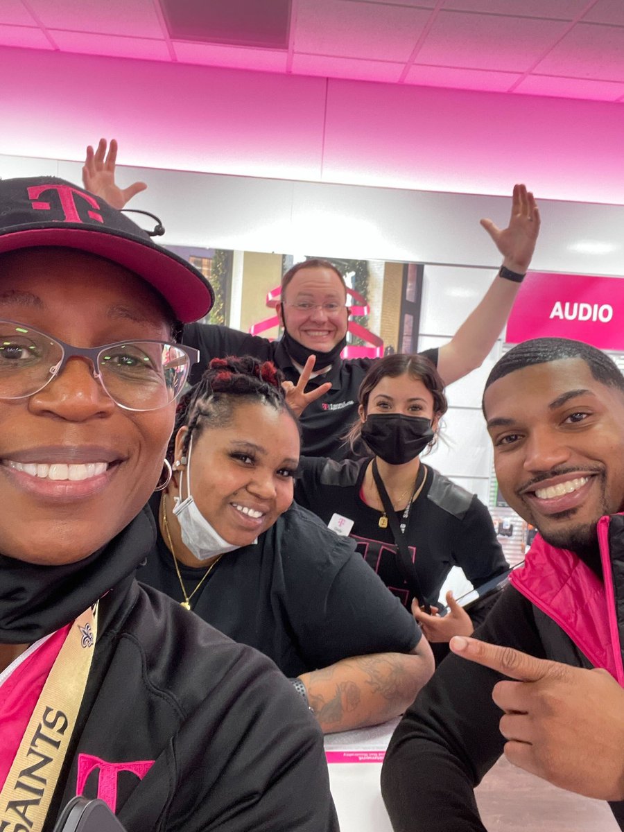 Another happy business customer just joined the Magenta Family! Bye Verizon✌🏾👋🏾@Riekeberg205