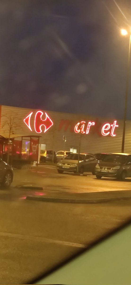 megalopaulo's tweet image. -tu es triste?
-