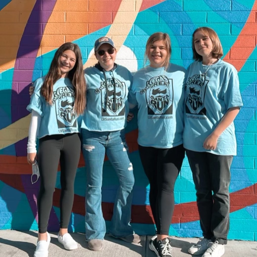 Huge shout-out to the Eldorado High School Dance Team and all of our amazing #LVSantaRun volunteers! We couldn’t do this without you! 💚❤️ <a href="/ClarkCountySch/">CCSD</a>