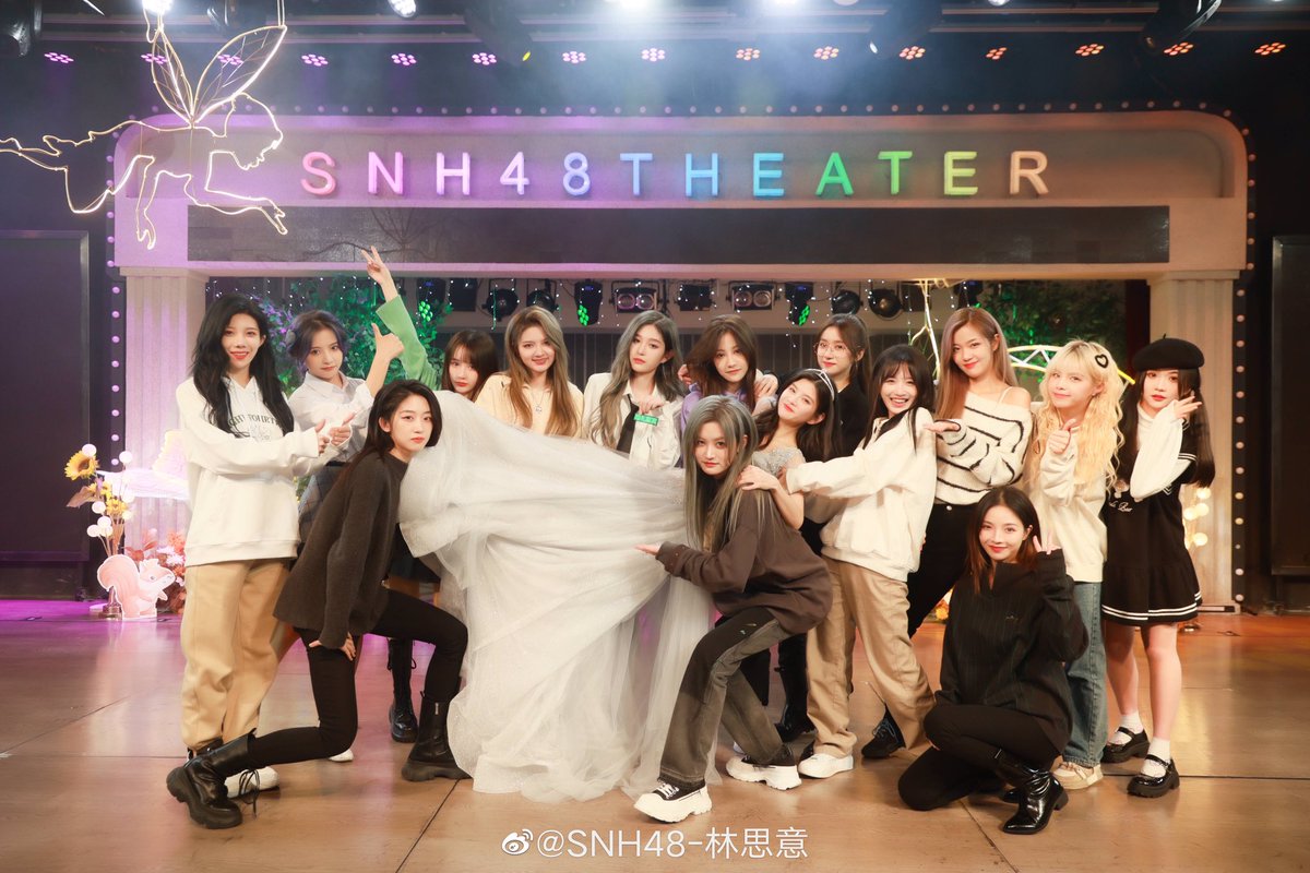 O17WODE's tweet photo. 211205 #SNH48 #林思意 #린스이 웨이보 업데이트 1

【번역】 잘가 내가 8년 동안 싸워온 무대
잘가 SNH48 린스이🥰
가는 길에 함께 있어줘서 고마워, 만약 네가 있다면, 나는 다 알고 있어 너희는 항상 있었다는 걸. #린스이졸업축하해# 
오늘 SNH48 린스이 졸업했어! 내가 8년 동안 사랑했던 극장! https://t.co/uQlV1qIB7r