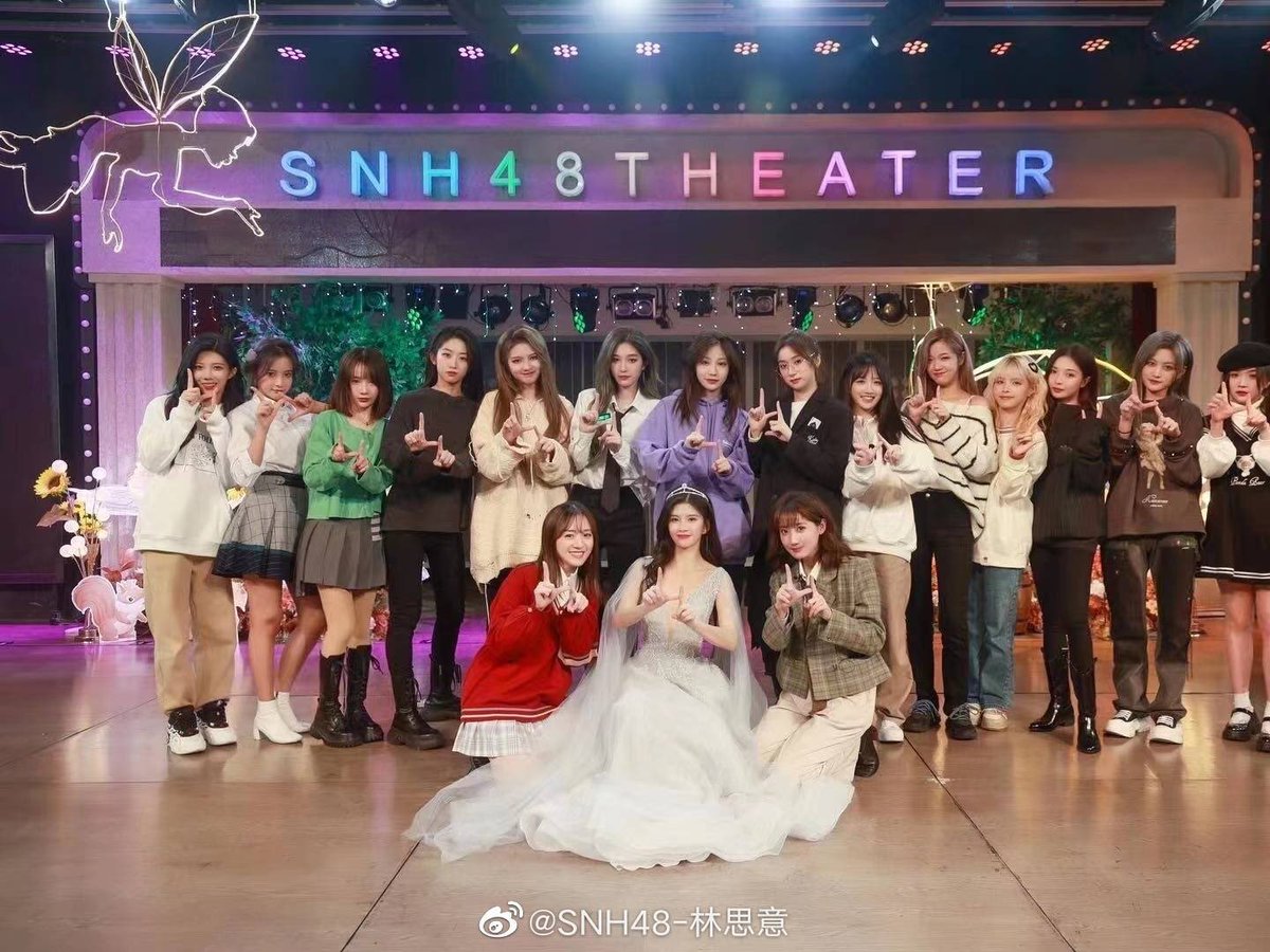 O17WODE's tweet photo. 211205 #SNH48 #林思意 #린스이 웨이보 업데이트 1

【번역】 잘가 내가 8년 동안 싸워온 무대
잘가 SNH48 린스이🥰
가는 길에 함께 있어줘서 고마워, 만약 네가 있다면, 나는 다 알고 있어 너희는 항상 있었다는 걸. #린스이졸업축하해# 
오늘 SNH48 린스이 졸업했어! 내가 8년 동안 사랑했던 극장! https://t.co/uQlV1qIB7r