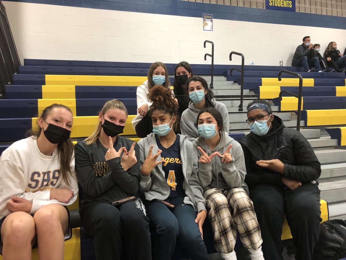 Ranger_Sports's tweet photo. Shoutout to these girls @RangersGBB for picking up the W today at the #Sweeting Tournament! And showing up to support @rangersBBB 🏀❕🏀 https://t.co/v1LKEBaJ81