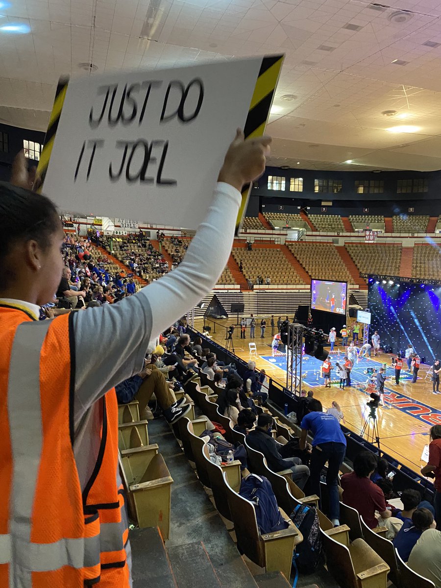 DHSrobotEx's tweet image. Cheering our way through our third seeding round! We are so proud of our drivers and spotters! #DavidsonDifference #SouthsBEST2021 #SouthsBESTRobotics