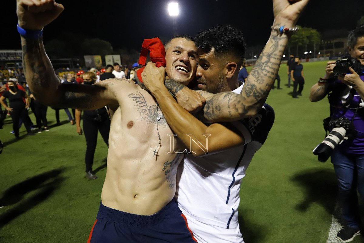 SomosVsSports's tweet photo. ⚽️ Postales del festejo del CAMPEÓN DEL CLAUSURA 2021

📷 C. Meza https://t.co/i7wT8O5H06