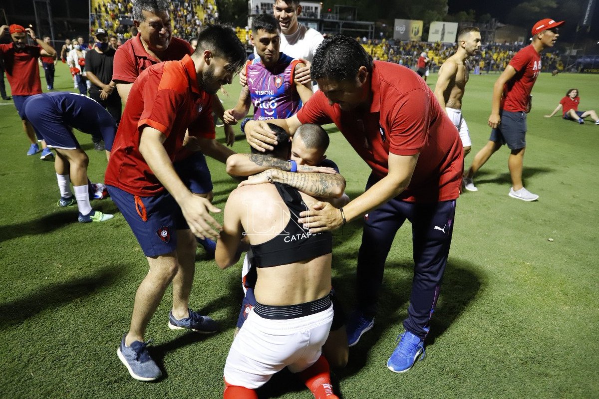 SomosVsSports's tweet photo. ⚽️ Postales del festejo del CAMPEÓN DEL CLAUSURA 2021

📷 C. Meza https://t.co/i7wT8O5H06