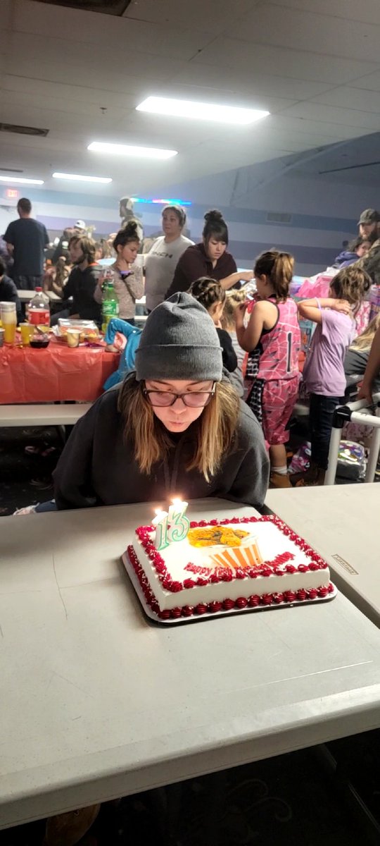 DrivenJ26's tweet photo. When your daughter wants a @kfc bucket of fried chicken cake for her birthday, you make it happen! https://t.co/yQt9PNM7eu