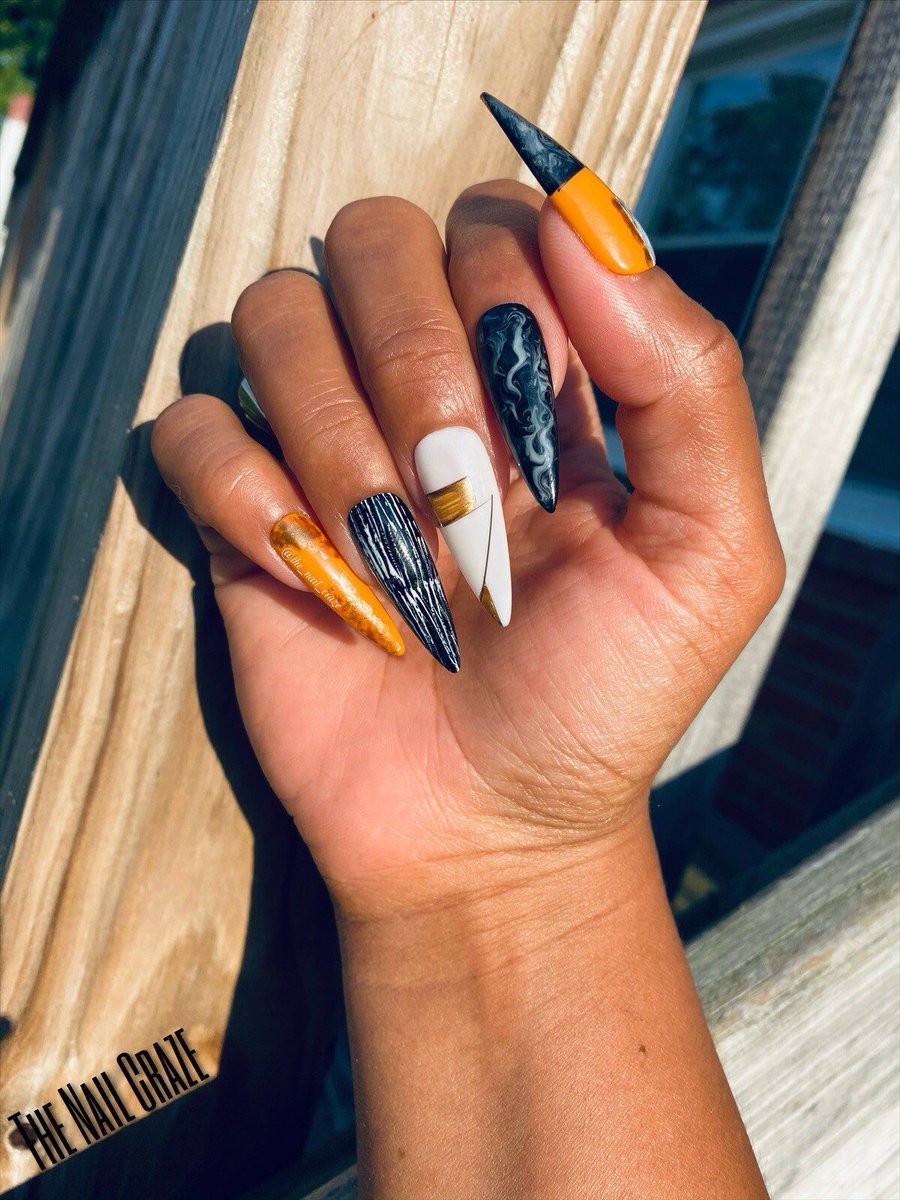 thenailcraze's tweet photo. Excited to share this item from my #etsy shop: Press on nails, #artdeconails #nails #handpaintednails https://t.co/u57yD95D1V https://t.co/CBX5ZRCH8g