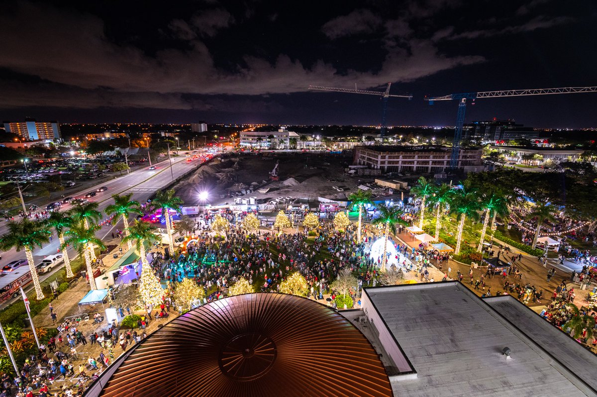 What a magical night at Downtown in December! 💫  #CSHolidayFun