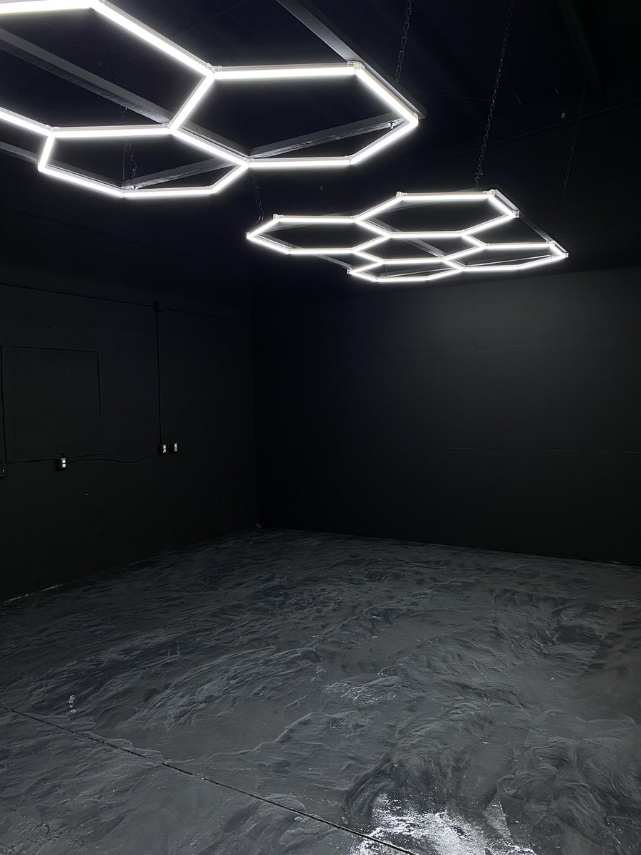 paullsacc's tweet photo. Have been busy working on my shop space for produced! All photos are completely unedited and that small detail makes me so happy https://t.co/WmjTUBXzzr