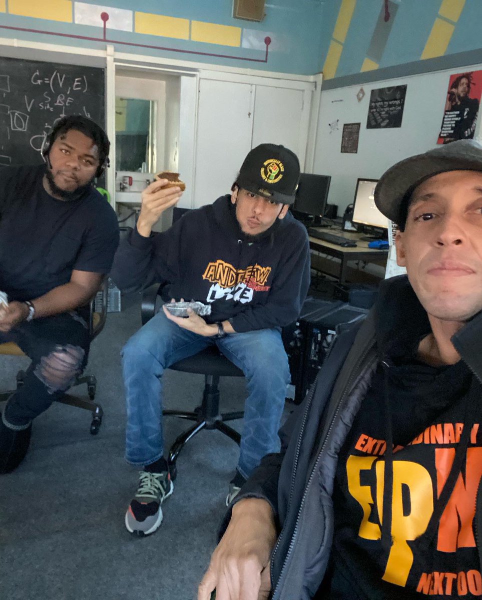 epndpodcast's tweet photo. The @BootUpPGH crew was cooking up some serious tech so I pulled up with the world famous bean pie 🥧. #epndpodcast #bootuppgh #communityforge @amilcook @CommForgePGH https://t.co/GIZaO40tmL