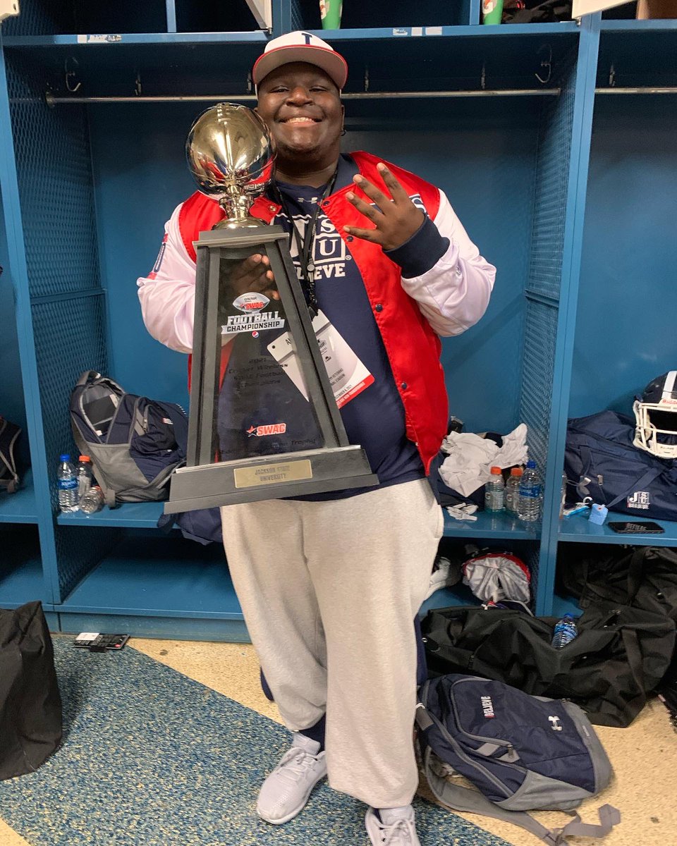 coach_quonte's tweet photo. I bet on myself and won 🏆 

Extremely blessed and highly favored❗️ 

I feel like Jackson State in 2007❗️ 
#swacchampions #SwAcHoUrS https://t.co/VUzbzehEdA