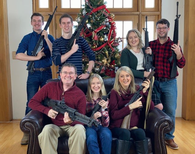 #USA Americans will be seeing many upbeat Xmas Card photos from politicians. #GunIndustry needs to be re-assurd after record amount of gun crimes & school shootings,their OWNED politicians are going weak at the knees.
This owned puppet: USHouse of Reps Thomas Maisie & the fam.