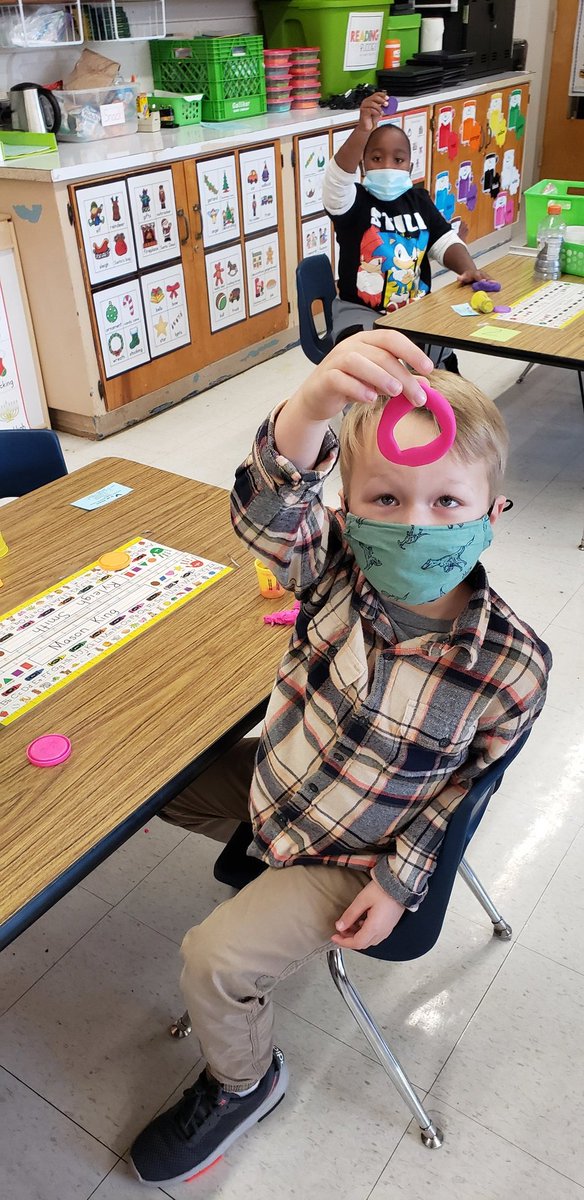 SeiversKinders's tweet photo. Making 2D shapes using Playdoh
@SouthwestES https://t.co/1F8PitdOJ3