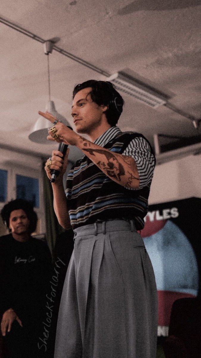 antidoteblues's tweet photo. such an underrated but short era of harry and his vests i miss it https://t.co/yQLsVFPxB0
