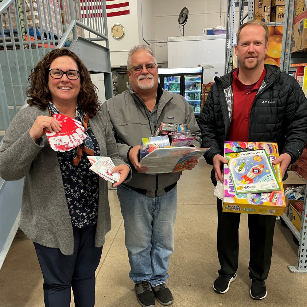 CROSSservicesMN's tweet image. Our wonderful business neighbor, @Hisco_Corporate stopped by yesterday to drop off toys and $390 in GCs. Thank you for being a great partner to CROSS and the community!

#HISCO #FastFriendlyService #CROSSservices #HolidayToyDrive #RogersMN