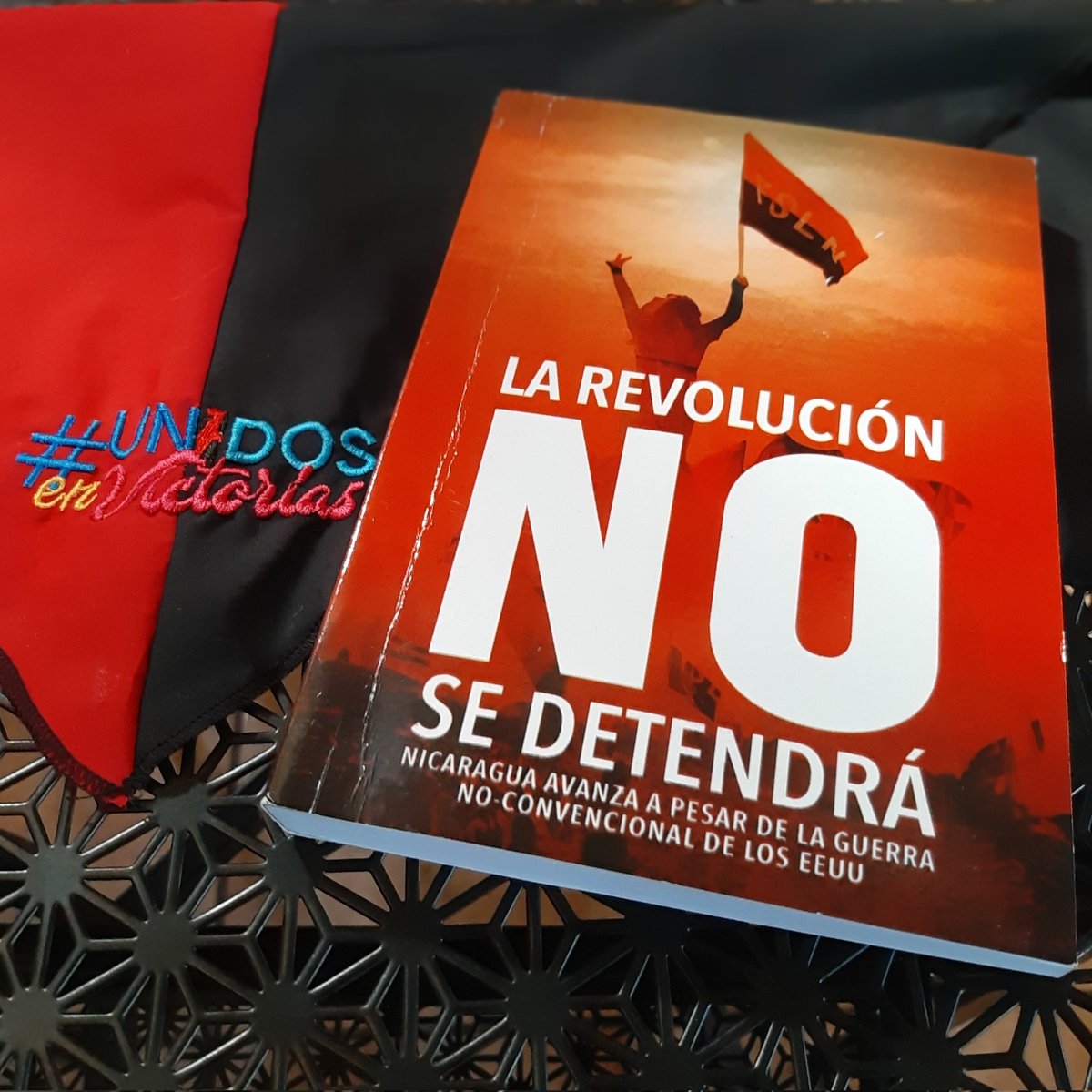 LeoLopezR_'s tweet photo. Gracias familia #CDS por el bonito detalle!!!☺😁
Seguimos trabajando #UnidosEnVictorias en la defensa de la Revolución, en la trinchera digital informando con la verdad.✊🏻🔴⚫ https://t.co/Z2FParYoGK