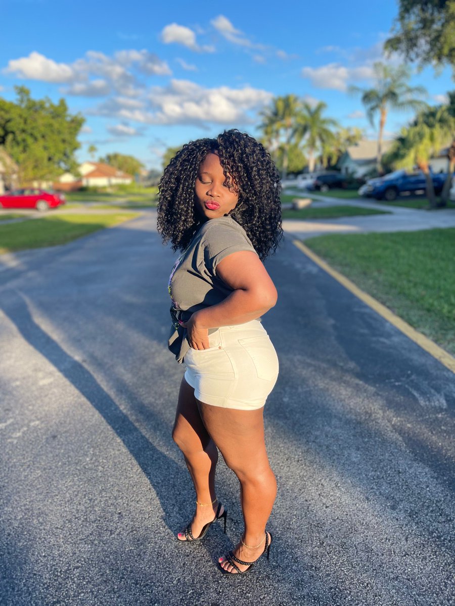 JuneferAlmeus's tweet photo. Aging like fine wine 
#blackdontcrack #haitianwomen #BIRTHDAY #SagittariusSeason https://t.co/HOUXp2GKWs
