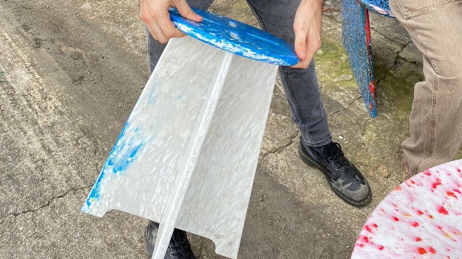 Hacer mobiliario de productos reciclados es posible, tal como lo hacen nuestros amigos de #clandestinolab en <a href="/CiudaddelSaber/">Ciudad del Saber</a> Darle otro uso al plástico que desechamos, no solo es importante, es imprescindible #panamasostenible #economiacircular #ODS