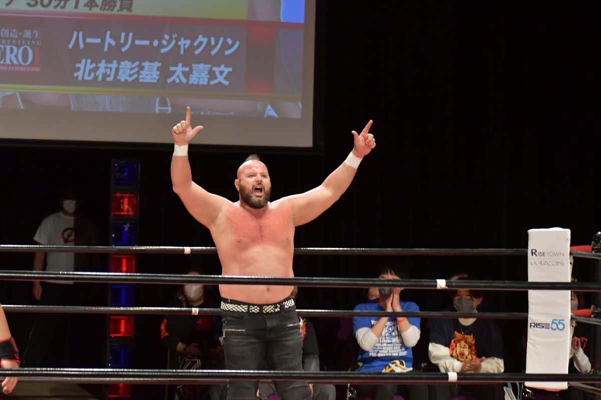 dasadasaotoko's tweet photo. くまもと駅前プロレス
メイン
久々に火野選手、田中選手、菅原選手、ジャクソン選手見れたのに、、、バスの時間で泣く泣く途中退場。
でも途中まででも凄い試合でした。
#zero1pro #くまもと駅前プロレス https://t.co/GLWmzAyVzs