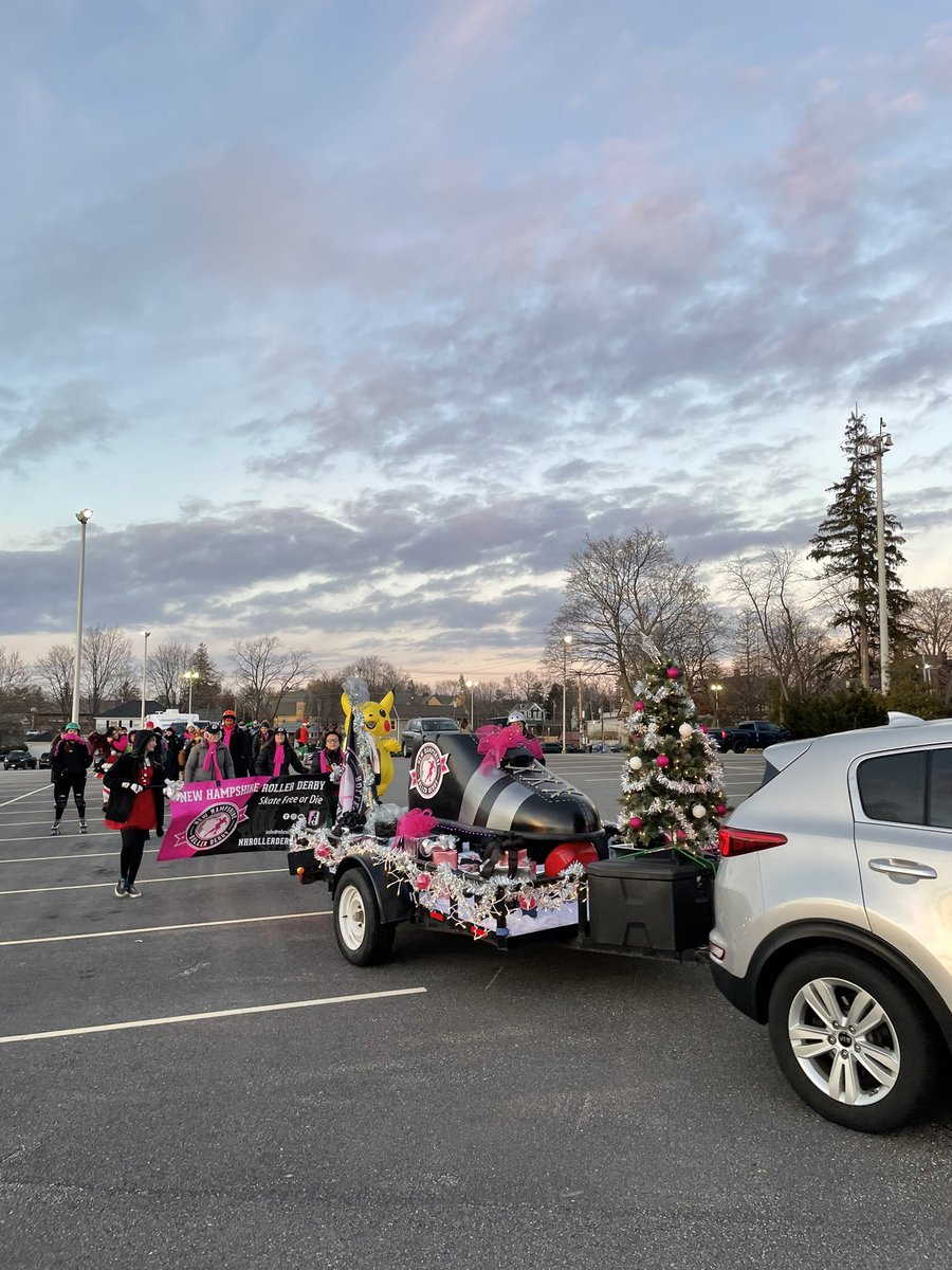 MayorJoyceCraig's tweet photo. The 2021 Holiday Parade is in the books!
Thank you to everyone who volunteered, built floats, marched, and attended. There was a great turnout — I loved seeing all of Manchester’s holiday spirit! #MHTpride 🎅 ❄️ 🎄 https://t.co/LlWJ35151d