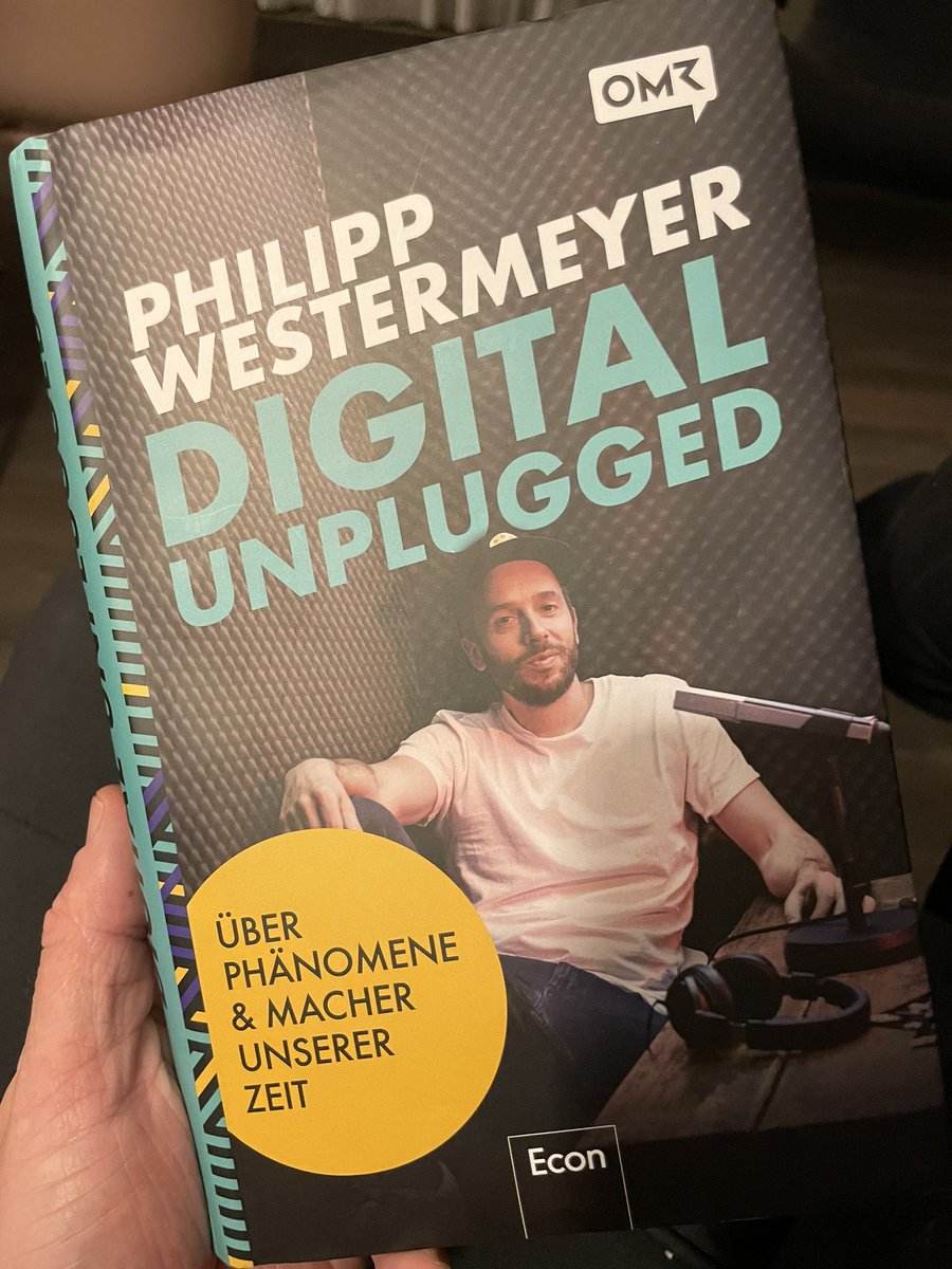 David_Wortmann's tweet photo. .@Westermeyer ist mit #DigitalUnplugged ein gutes Buch gelungen, denn fast alle #Digital Unternehmer*innen unserer Zeit saßen auf seiner @OMRockstars #Podcast Couch. Daraus ist ein aktuelles, Anekdoten reiches und informatives Buch zur #Digitalbranche geworden. Empfehlung! 👇 https://t.co/TupMfA8IWv