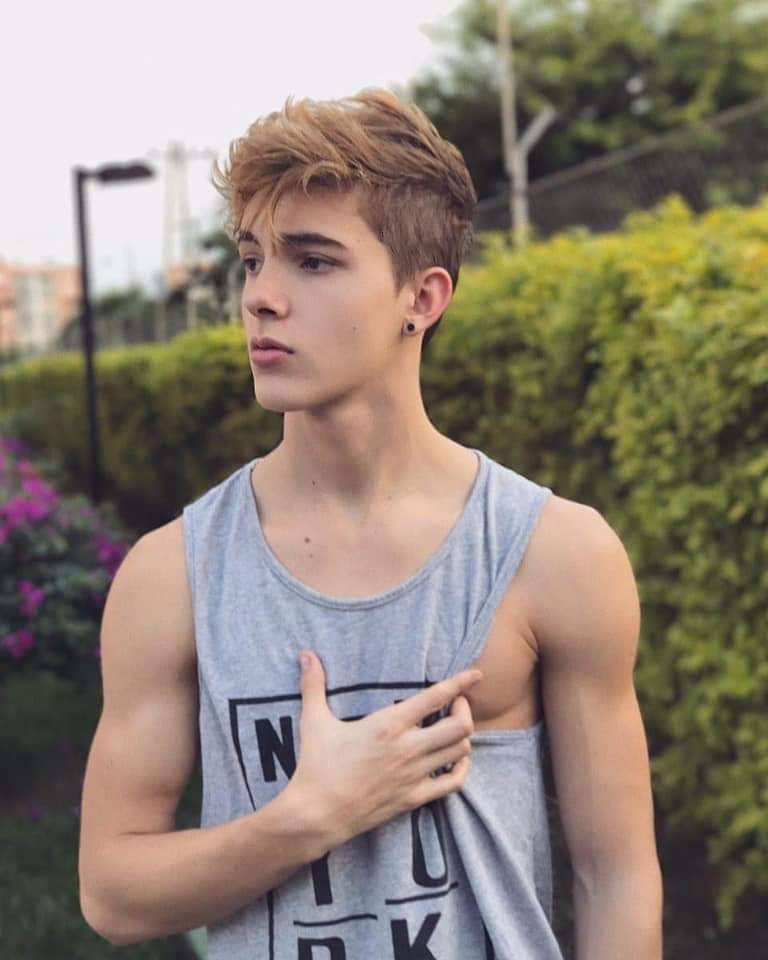 MediaBoys18SFW's tweet photo. garoto-366-4
#lgbtqboys #chicossincamisa #chicossexy #collegeboys #twink #hotboys #teenboys #gayboys #cuteboys #sexyboys #shirtlessboys Cortesía de https://t.co/mymsnxwf0X https://t.co/QkYzUEvPGl