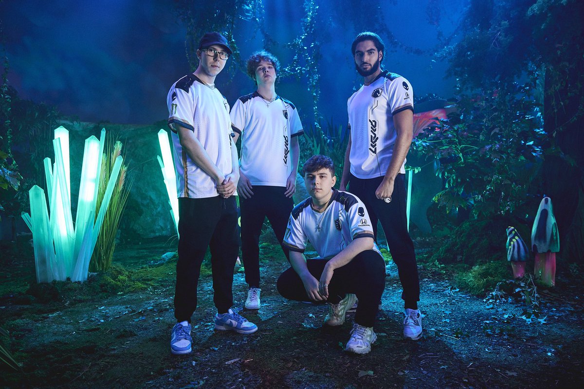 TeamLiquid's tweet photo. We just put up a massive win at #VALORANTChampions  and now the R6 team is on championship point!

It’s a good day to be Liquid. https://t.co/RCiFHhg63h