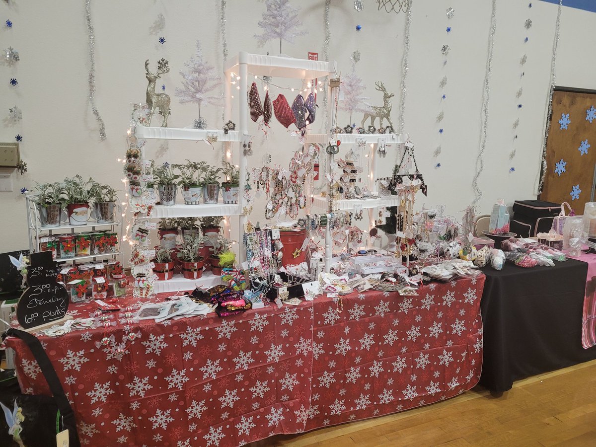 masonicdirector's tweet photo. There are great gifts still at the Zion Christmas Boutique.  We are open  until 4 tonight, and 9 to 2 on Sunday. #Anaheim #ChristmasBoutique #Santa #thingstodo #thisweekend #Boutique #stockingstuffers https://t.co/XxhJPyLYUG